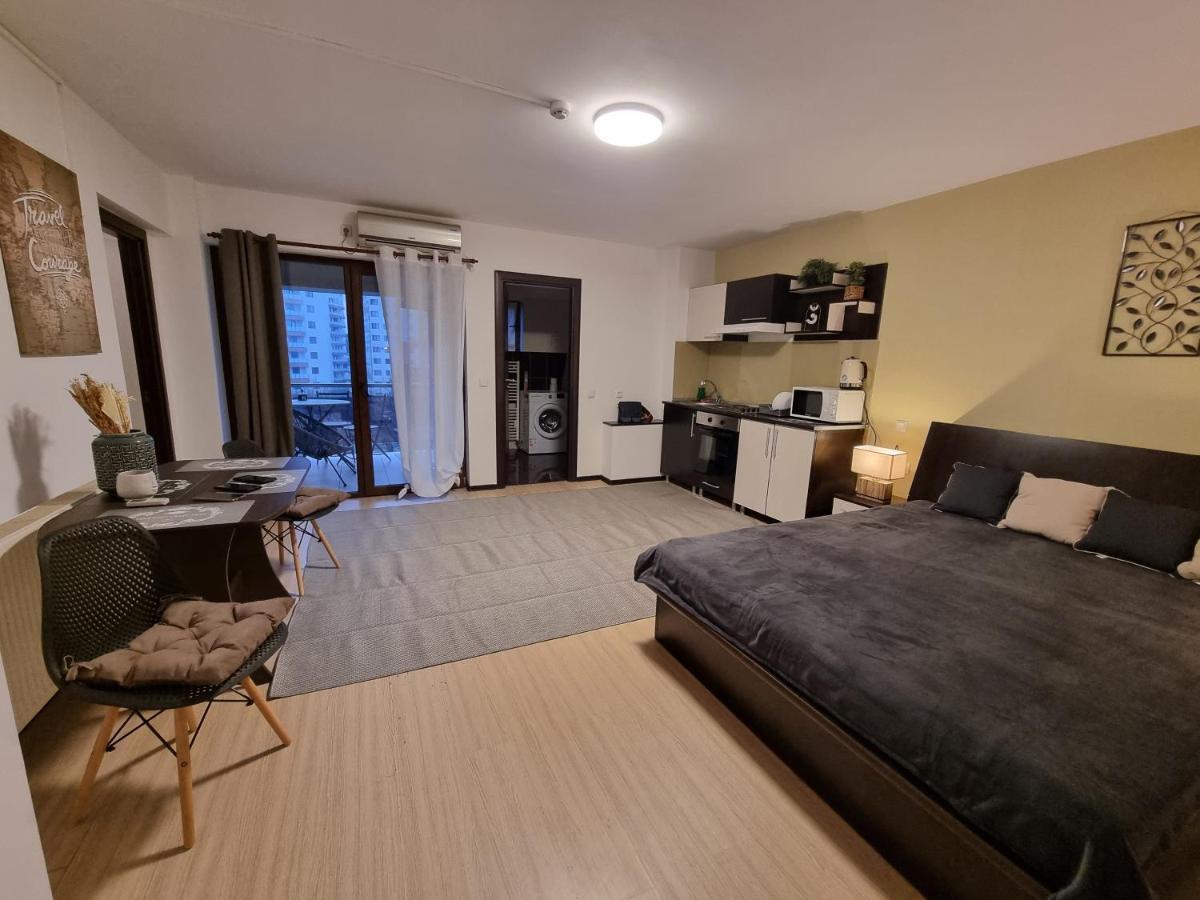 Lovely & Comfy, Central Apt In Яссы Экстерьер фото